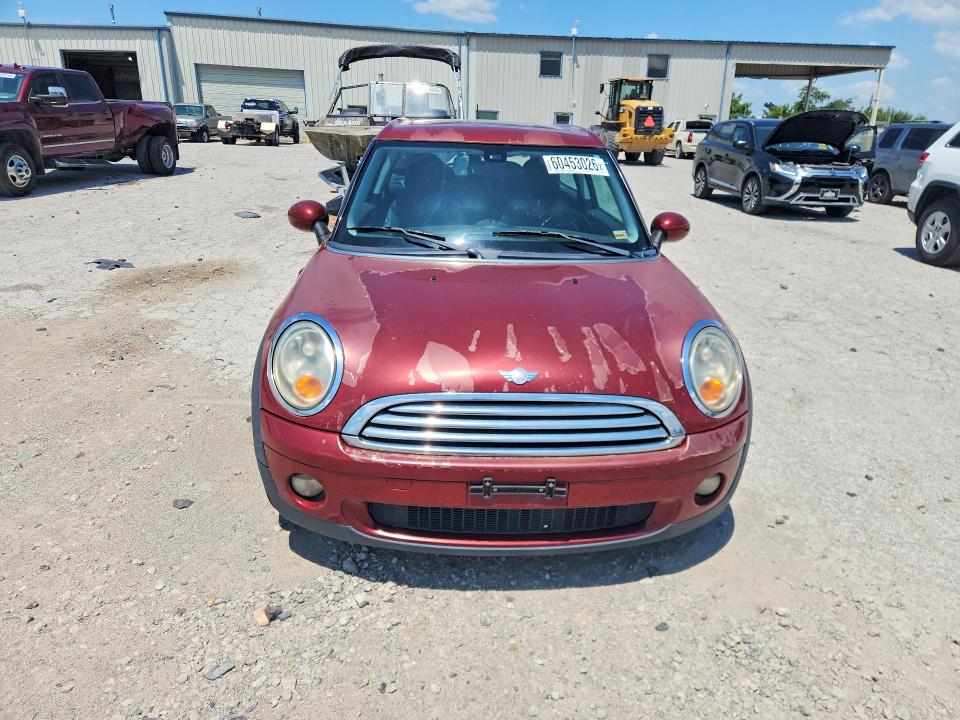2009 Mini Cooper clubman VIN WMWML33579TP97387 COPART salvage auction — NORMAL WEAR, Mo - Dealer Only Clean Title, sold $400 on 2026-07-14 (photo 5)