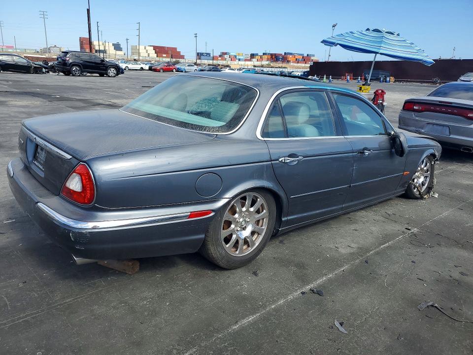 2004 Jaguar Xj series VIN SAJWA71C94SG31353 COPART salvage auction — FRONT END, CA - DIS/DLR/EXP ONLY CLEAN TITLE (P), sold $225 on 2026-07-10 (photo 3)