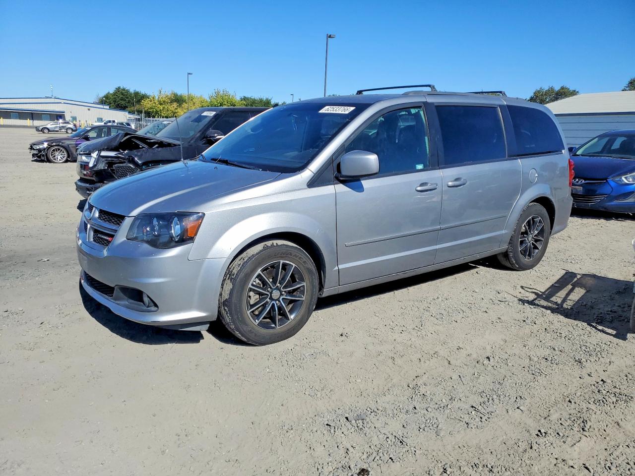 2016 Dodge Caravan VIN 2C4RDGEG5GR384836 COPART salvage auction — Side, Dv - Clean Title, sold $800 on 2026-09-17 (photo 1)