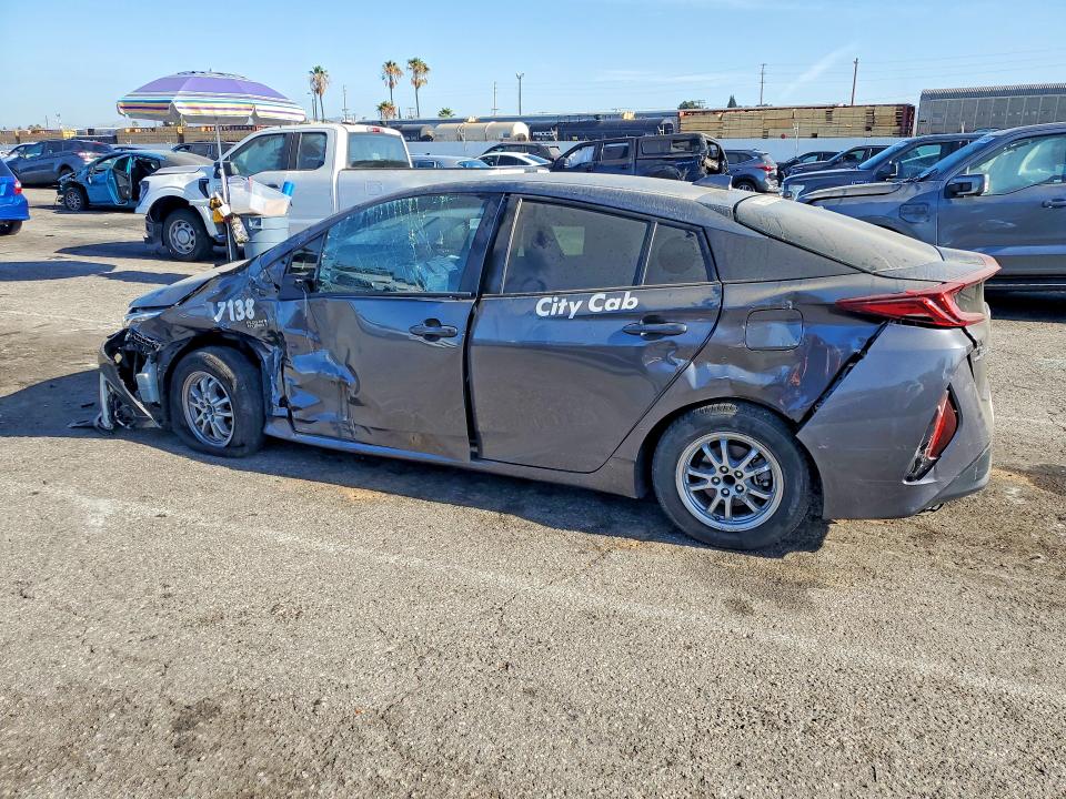 2022 Toyota Prius VIN JTDKAMFPXN3218468 COPART salvage auction — SIDE, CA - DIS/DLR/EXP ONLY CLEAN TITLE, sold $6,000 on 2026-08-01 (photo 2)