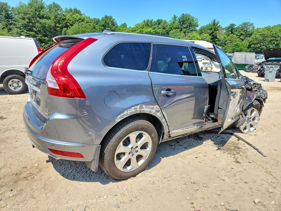 2016 Volvo VIN YV4612RKXG2848938 COPART salvage auction — ROLLOVER, Ma - Cert Of Title-Reconstrctd Coll, sold $450 on 2026-07-20 (photo 3)