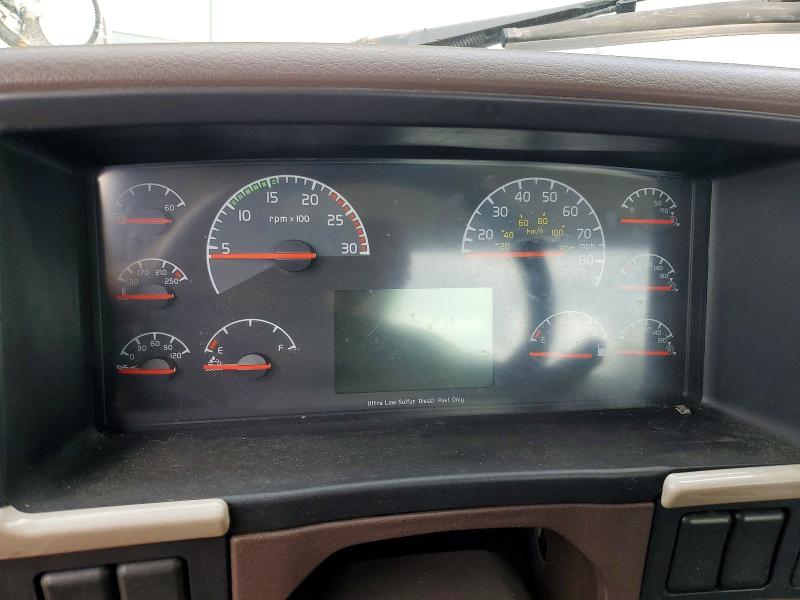2014 Volvo VIN 4V4M19EG4EN182521 COPART salvage auction — MINOR DENT/SCRATCHES, Il - Certificate Of Title (P), sold $3,050 on 2026-08-18 (photo 9)