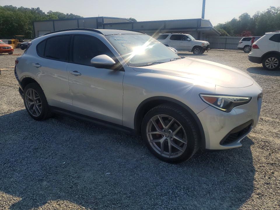 2018 Alfa romeo Stelvio VIN ZASFAKNN8J7B98639 COPART salvage auction — FRONT END, Nc - Salvage Certificate Of Title, sold $1,350 on 2026-07-30 (photo 4)