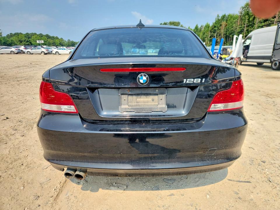 2010 BMW 1 series VIN WBAUP7C55AVK77564 COPART salvage auction — MINOR DENT/SCRATCHES, Tx - Certificate Of Title, sold $100 on 2026-08-04 (photo 6)