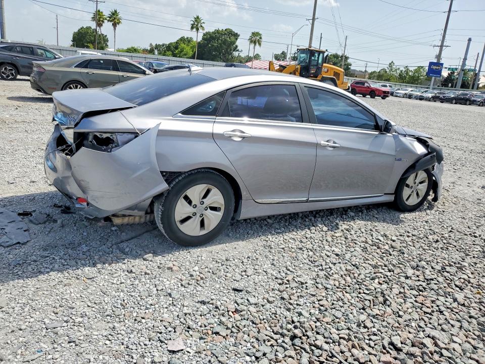 2015 Hyundai VIN KMHEC4A47FA133844 COPART salvage auction — FRONT END, Fl - Cert Of Title Slvg Rebuildable, sold $725 on 2026-07-17 (photo 3)