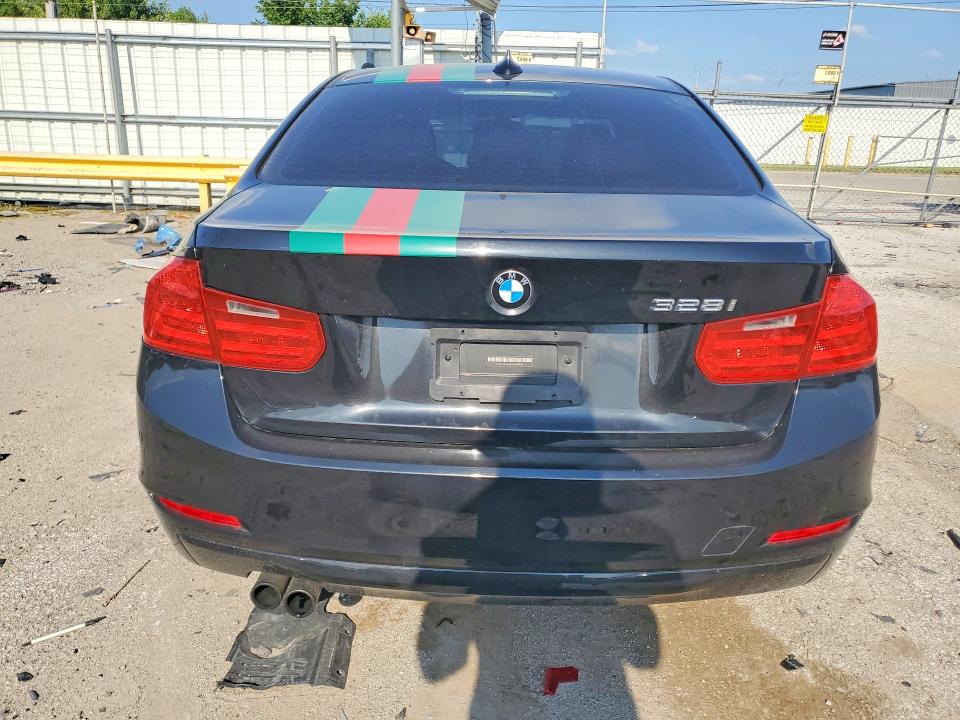 2013 BMW 3er VIN WBA3A5G55DNP24703 COPART salvage auction — NORMAL WEAR, In - Certificate Of Title, sold $650 on 2026-07-20 (photo 6)