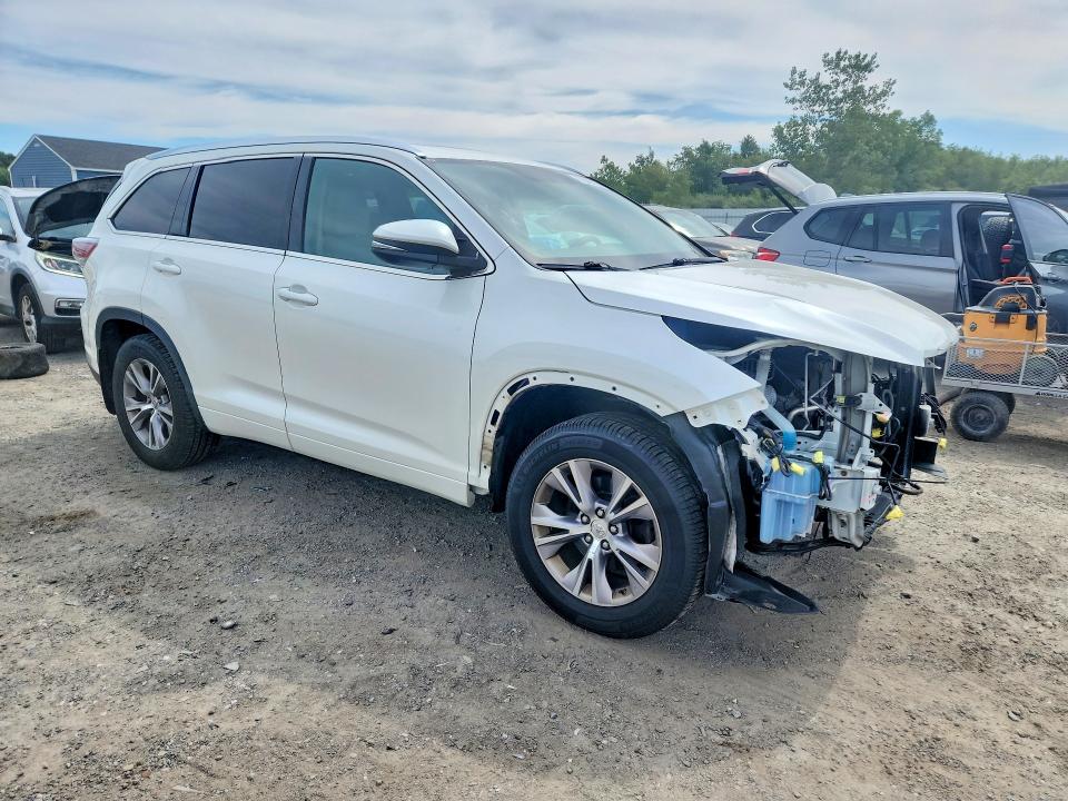 2014 Toyota Highlander VIN 5TDJKRFH3ES046653 COPART salvage auction — FRONT END, MA - CERT OF TITLE-RECONSTRCTD COLL, sold $300 on 2026-07-29 (photo 4)