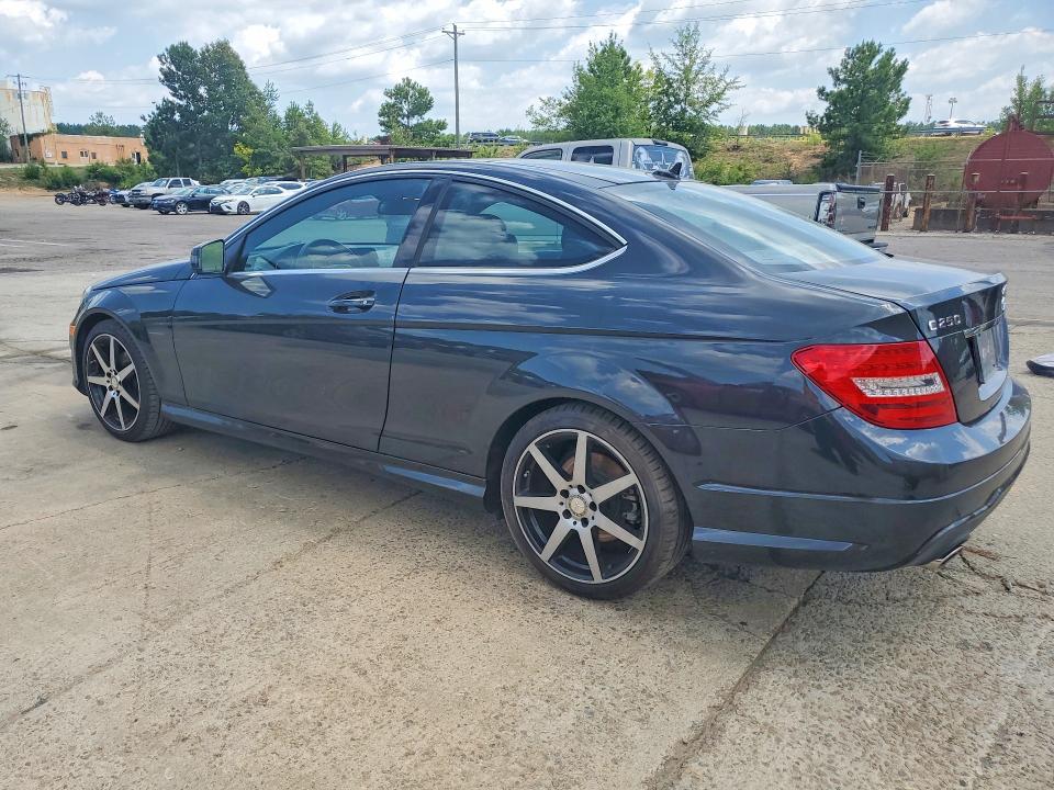 2015 Mercedes-benz C-klasse VIN WDDGJ4HBXFG387171 COPART salvage auction — MINOR DENT/SCRATCHES, Ga - Certificate Of Title (P), sold $3,400 on 2026-07-27 (photo 2)