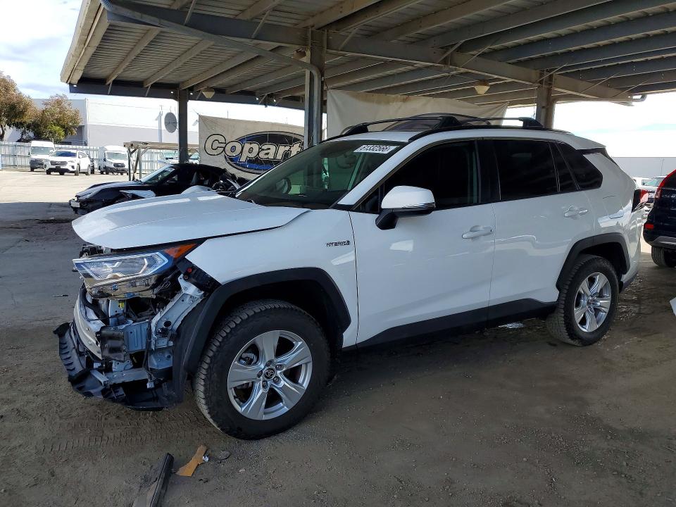 2021 Toyota Rav 4 VIN 2T3R6RFV3MW013498 COPART salvage auction — FRONT END, Ca - Salvage Certificate, sold $8,200 on 2026-07-30 (photo 1)
