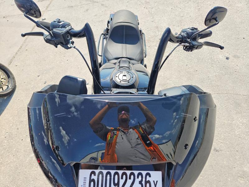 2025 Harley-davidson Fl VIN 1HD1KH717SB618885 COPART salvage auction — SIDE, Tx - Salvage Vehicle Title, sold $12,000 on 2026-09-03 (photo 5)