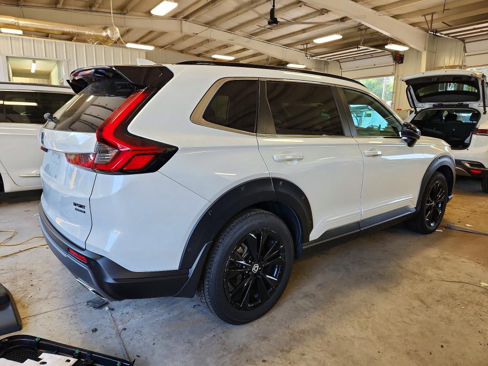 2023 Honda Cr-v VIN 7FARS6H9XPE006900 COPART salvage auction — SIDE, MN - CERT OF TITLE-SALVAGE, sold $11,300 on 2026-07-28 (photo 3)
