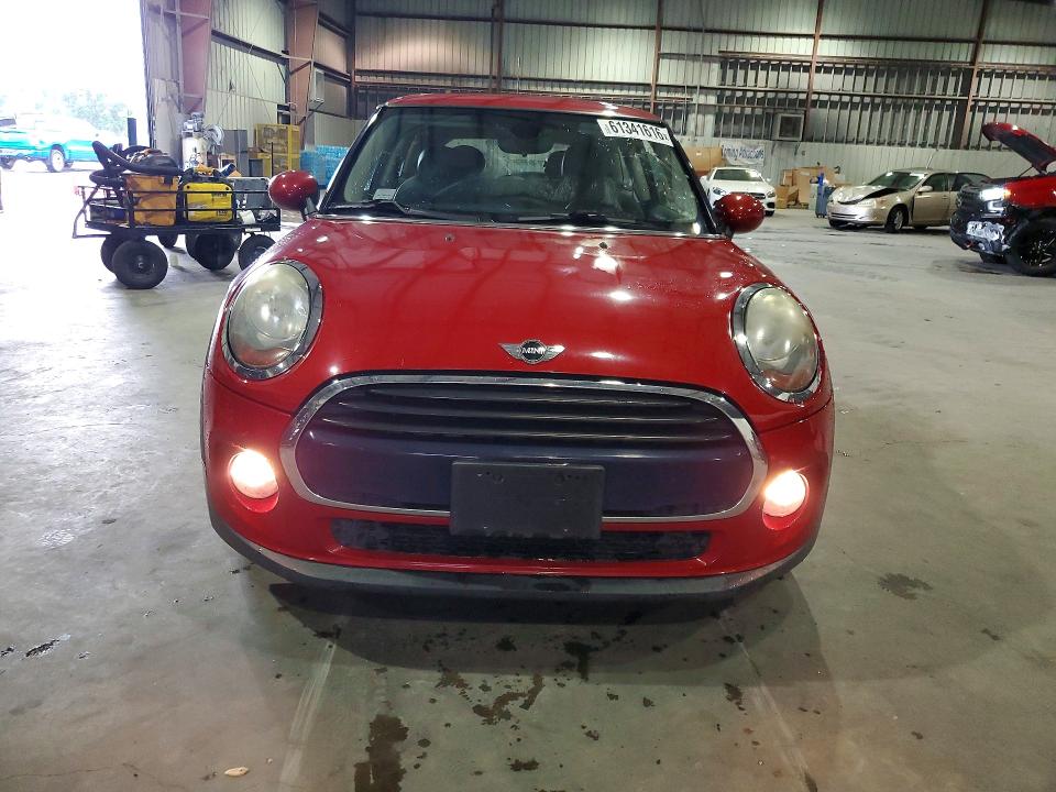 2016 Mini Cooper VIN WMWXP5C52G2D14701 COPART salvage auction — MINOR DENT/SCRATCHES, Fl - Certificate Of Title (P), sold $3,150 on 2026-07-29 (photo 5)