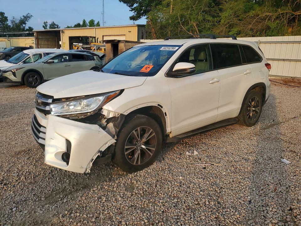 2017 Toyota Highlander VIN 5TDBZRFH4HS452610 — COPART salvage auction photo