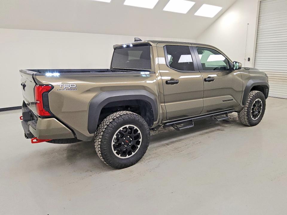 2025 Toyota Tacoma VIN 3TYLC5LN1ST033134 COPART salvage auction — MINOR DENT/SCRATCHES, AL - CERTIFICATE OF TITLE, sold $29,750 on 2026-07-21 (photo 3)