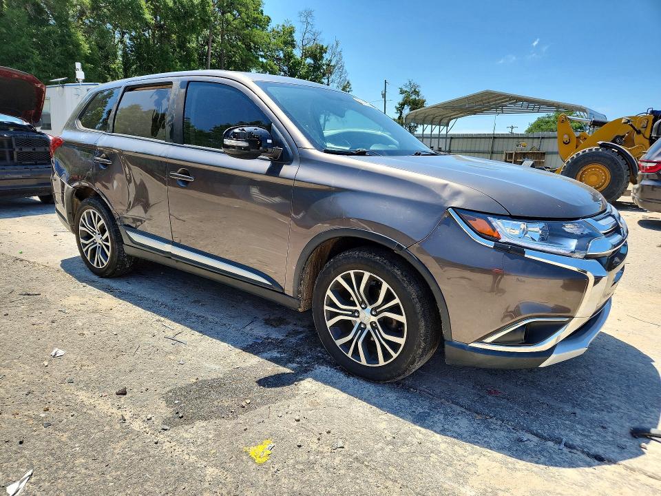 2017 Mitsubishi Outlander VIN JA4AD3A35HZ001049 COPART salvage auction — SIDE, Fl - Cert Of Title Slvg Rebuildable, sold $1,400 on 2026-07-17 (photo 4)