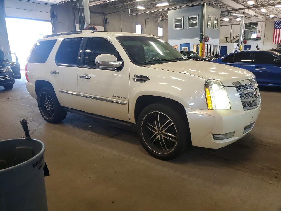 2011 Cadillac Escalade VIN 1GYS4DEF5BR378339 COPART salvage auction — SIDE, MN - CERT OF TITLE-PR SALV FLOOD, sold $775 on 2026-07-23 (photo 4)