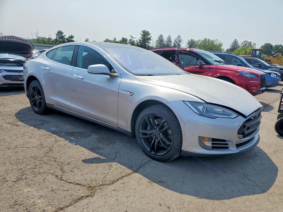 2013 Tesla Model s VIN 5YJSA1DN0DFP18656 COPART salvage auction — MECHANICAL, Salvage Title, sold $625 on 2026-07-31 (photo 4)