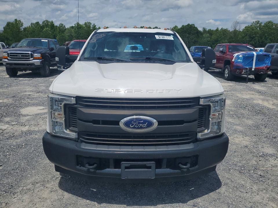 2019 Ford F-350 super duty VIN 1FD7X3E62KEC46817 COPART salvage auction — MINOR DENT/SCRATCHES, NC - DEALER ONLY CLEAN TITLE, sold $9,000 on 2026-07-23 (photo 5)