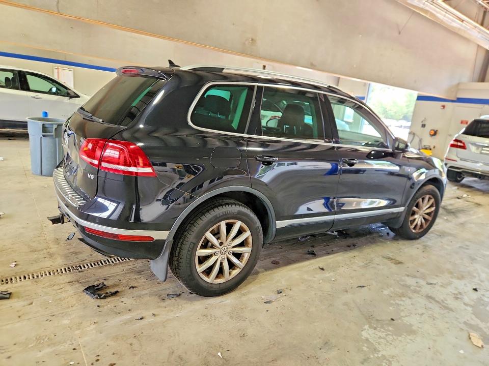 2016 Volkswagen Touareg VIN WVGEF9BP3GD012239 COPART salvage auction — REAR END, Va - Cert Of Title - Salvage, sold $1,050 on 2026-07-31 (photo 3)