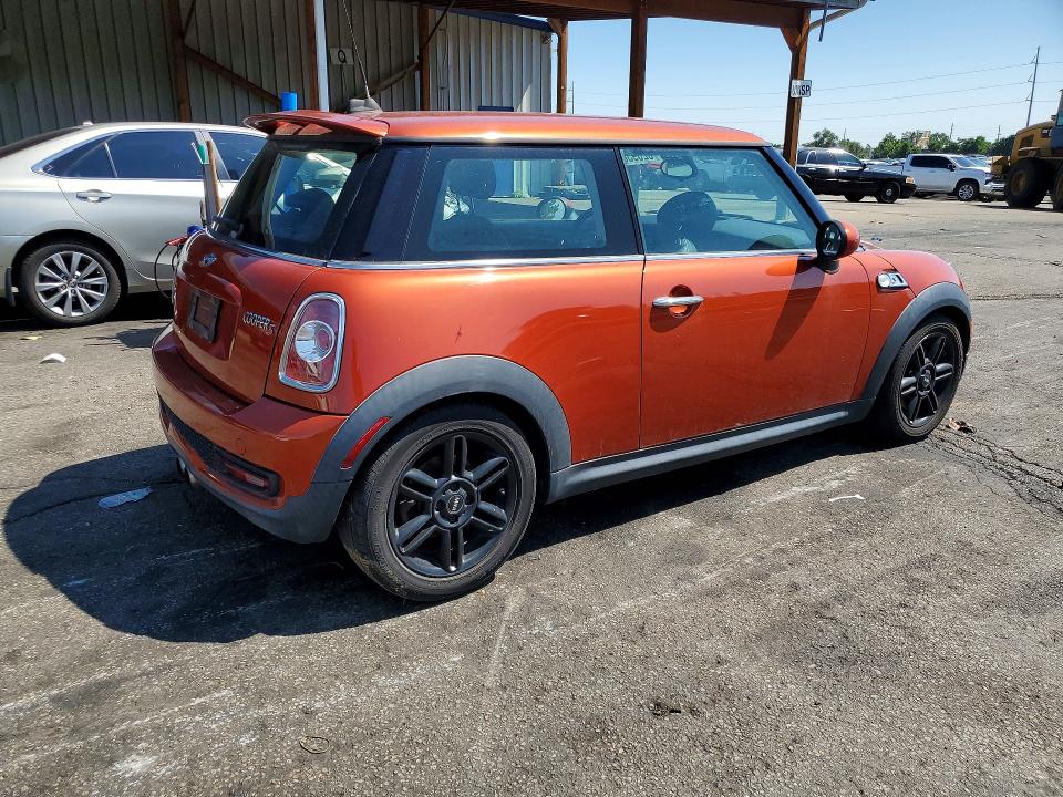 2013 Mini Hard top VIN WMWSV3C59DT389371 COPART salvage auction — MINOR DENT/SCRATCHES, Co - Dis/Dlr/Exp Only Clean Title, sold $1,250 on 2026-07-30 (photo 3)