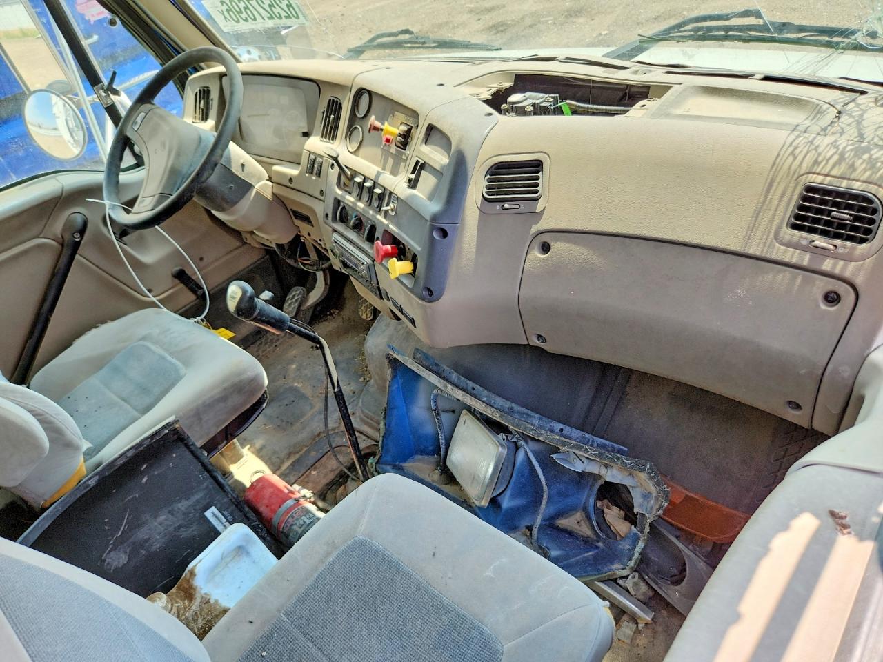 2004 Sterling truck VIN 2FWBCGDC24AM32290 COPART salvage auction — Rollover, ID - SALVAGE CERTIFICATE OF TITLE (P), sold $1,550 on 2026-09-15 (photo 8)
