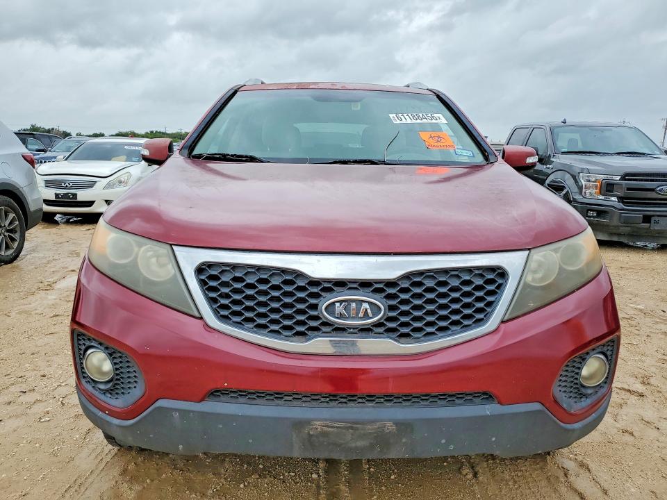 2011 Kia Sorento VIN 5XYKT4A1XBG041151 COPART salvage auction — MINOR DENT/SCRATCHES, Tx - Certificate Of Title, sold $925 on 2026-07-30 (photo 5)