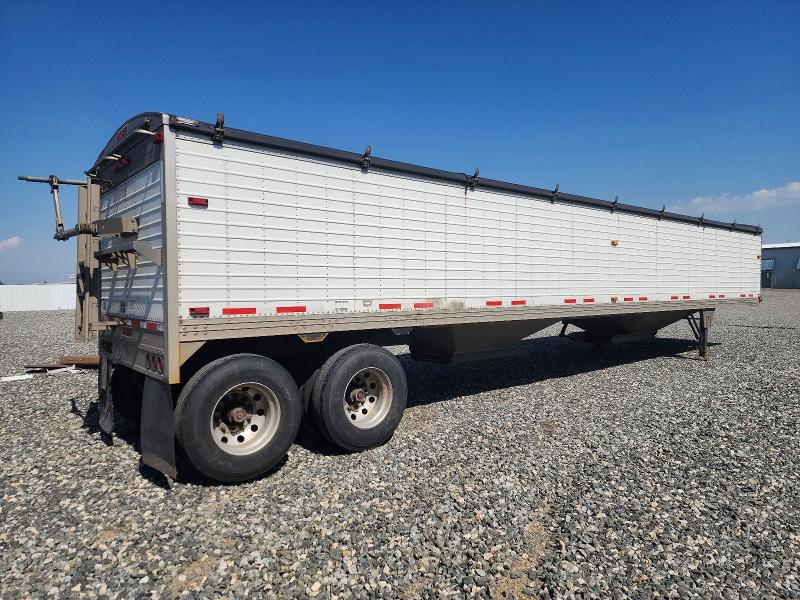 2012 Timpte Grain trailer VIN 1TDH42221CB132274 COPART salvage auction — SIDE, CO - PUBLIC - SALVAGE TITLE (P), sold $12,700 on 2026-08-27 (photo 4)