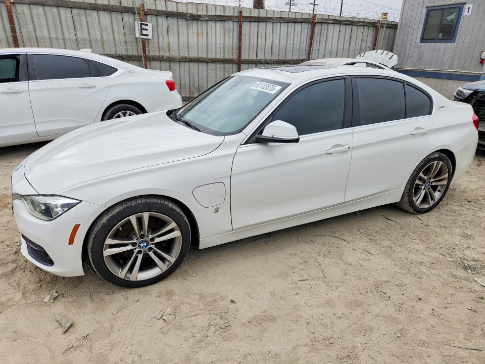 2017 BMW 3er VIN WBA8E1C53HK480002 COPART salvage auction — MINOR DENT/SCRATCHES, Ca - Dis/Dlr/Exp Only Clean Title, sold $5,700 on 2026-07-27 (photo 1)