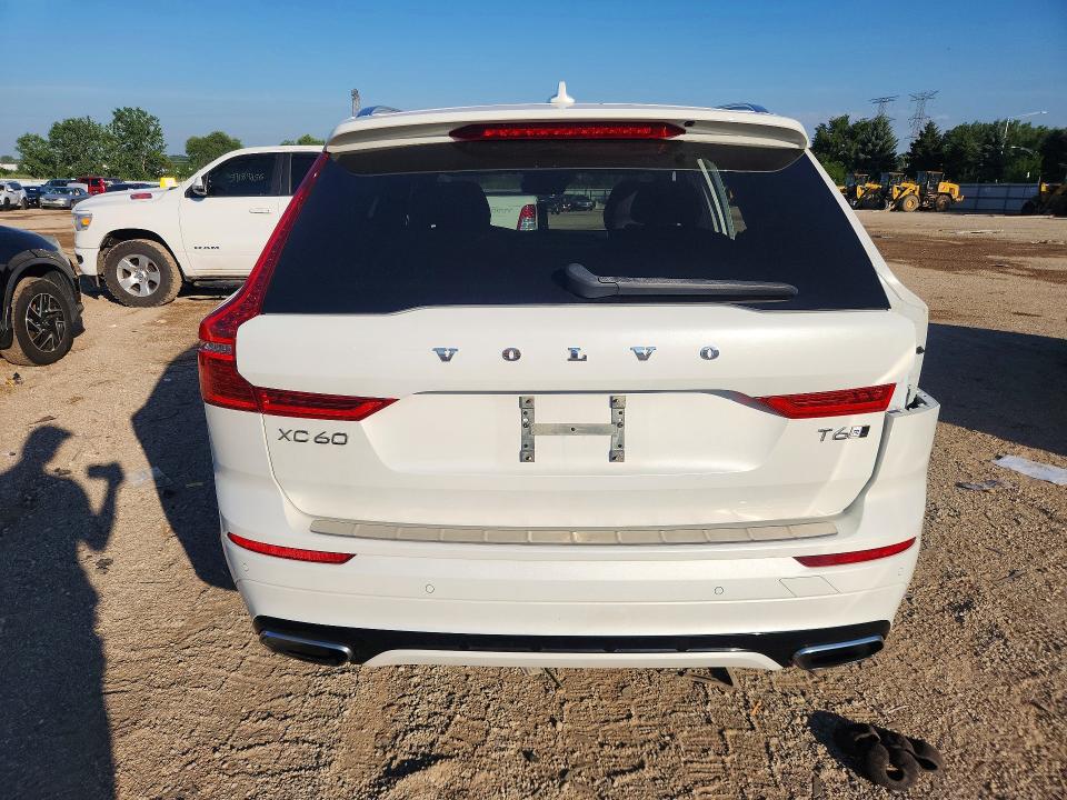 2018 Volvo Xc60 VIN LYVA22RM0JB117680 COPART salvage auction — SIDE, Salvage Title, sold $11,300 on 2026-08-04 (photo 6)