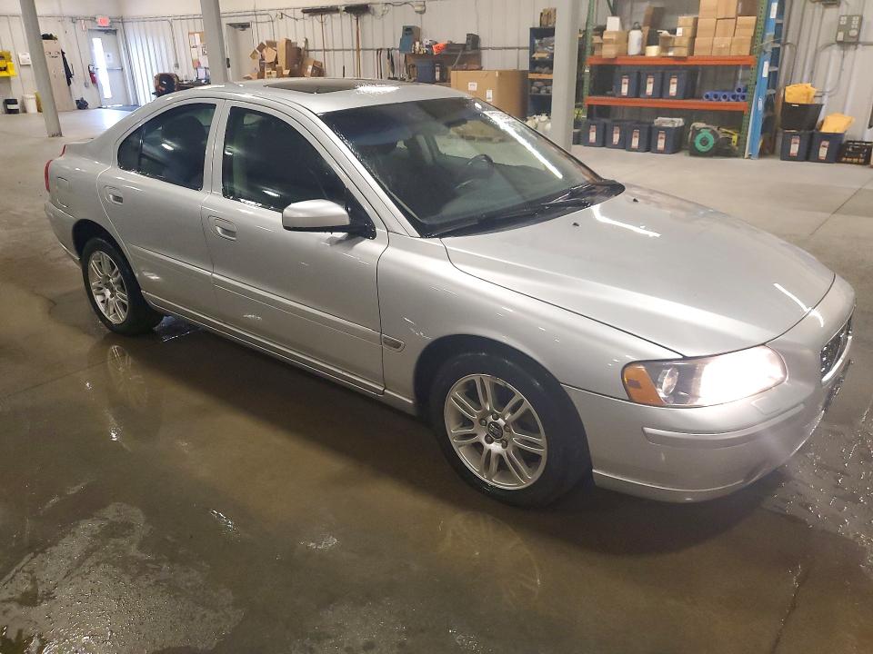2006 Volvo S60 VIN YV1RH592062536827 COPART salvage auction — HAIL, Mn - Cert Of Title-Prior Salvage, sold $600 on 2026-08-11 (photo 4)