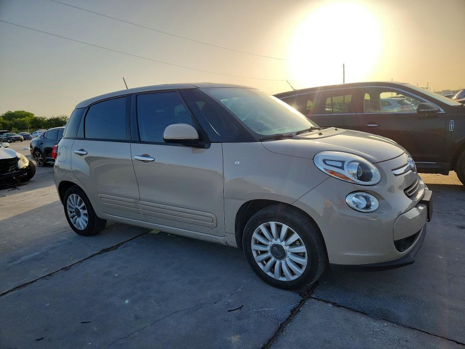 2017 Fiat 500 VIN ZFBCFAAH7HZ038583 COPART salvage auction — NORMAL WEAR, TX - CERTIFICATE OF TITLE, sold $1,750 on 2026-07-29 (photo 4)