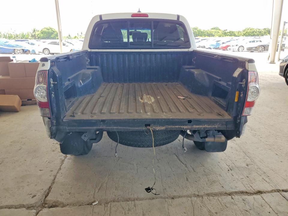 2015 Toyota Tacoma VIN 5TFJX4GN7FX037183 COPART salvage auction — REAR END, Fl - Cert Of Title Slvg Rebuildable, sold $3,750 on 2026-07-29 (photo 6)