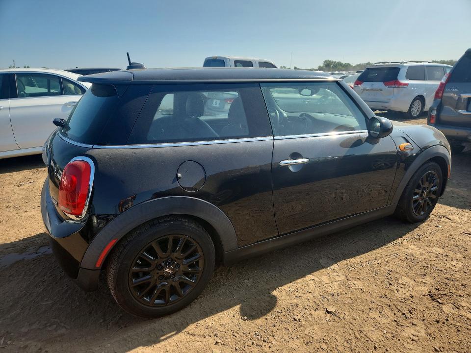 2016 Mini Cooper VIN WMWXP5C5XGT740045 COPART salvage auction — WATER/FLOOD, Il - Cert Of Title-Flood, sold $300 on 2026-08-18 (photo 3)