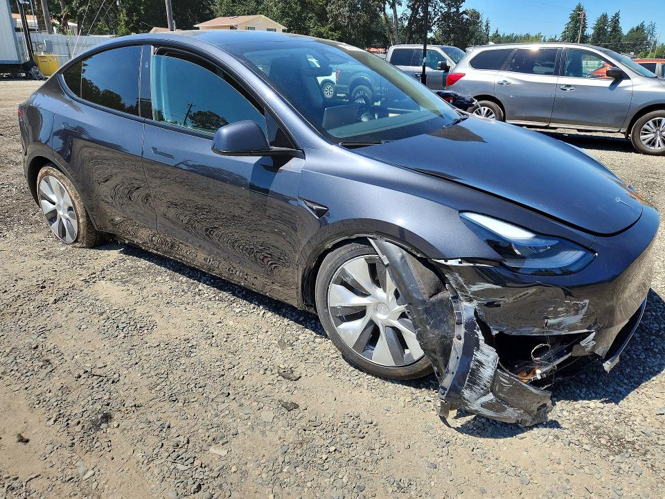 2024 Tesla Model y VIN 7SAYGDEE5RF053823 COPART salvage auction — FRONT END, Salvage Title, sold $11,100 on 2026-07-21 (photo 4)