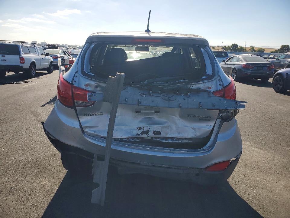 2011 Hyundai Tucson VIN KM8JU3AC4BU140255 COPART salvage auction — REAR END, CA - SALVAGE CERTIFICATE, sold $1,100 on 2026-07-15 (photo 6)