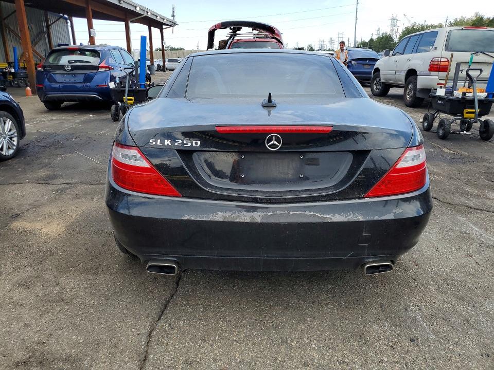 2014 Mercedes-benz Slk-klasse VIN WDDPK4HAXEF087591 COPART salvage auction — MINOR DENT/SCRATCHES, Salvage Title, sold $550 on 2026-07-28 (photo 6)