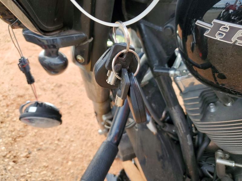 2011 Harley-davidson Flhx VIN 1HD1KBM15BB635072 COPART salvage auction — FRONT END, Sc - Cert Of Title-Salvage, sold $550 on 2026-09-09 (photo 8)