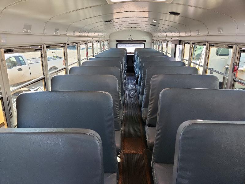 2012 Thomas Saf-t-liner hdx VIN 1T7YN4E25C1150015 COPART salvage auction — NORMAL WEAR, IL - CERTIFICATE OF TITLE, sold $1,450 on 2026-09-01 (photo 6)