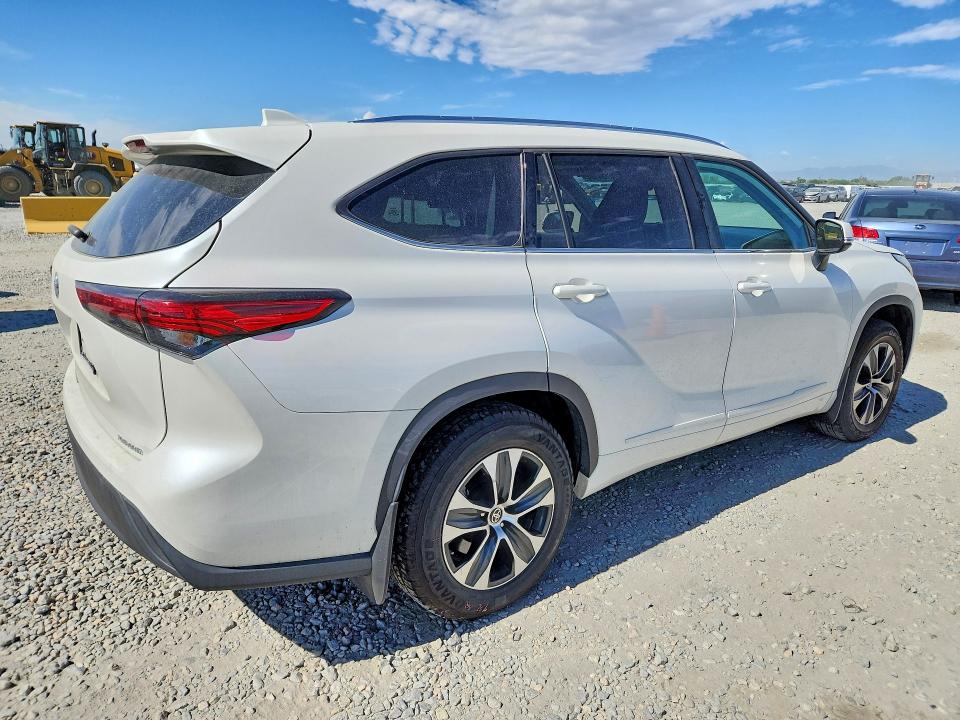 2021 Toyota Highlander VIN 5TDHZRBHXMS538014 COPART salvage auction — SIDE, Co - Public - Salvage Title, sold $7,700 on 2026-07-28 (photo 3)
