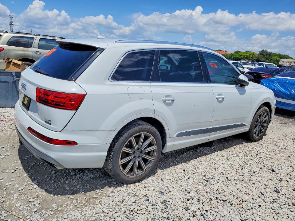 2017 Audi Q7 VIN WA1LAAF79HD003482 COPART salvage auction — WATER/FLOOD, FL - CERTIFICATE OF TITLE, sold $800 on 2026-07-31 (photo 3)