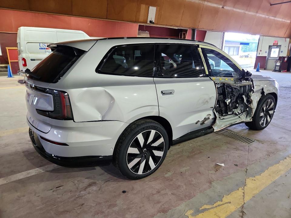 2025 Volvo Ex90 VIN 7JDEV3VL7SG017097 COPART salvage auction — SIDE, AZ - CERT OF TITLE - SALVAGE, sold $16,400 on 2026-07-29 (photo 3)