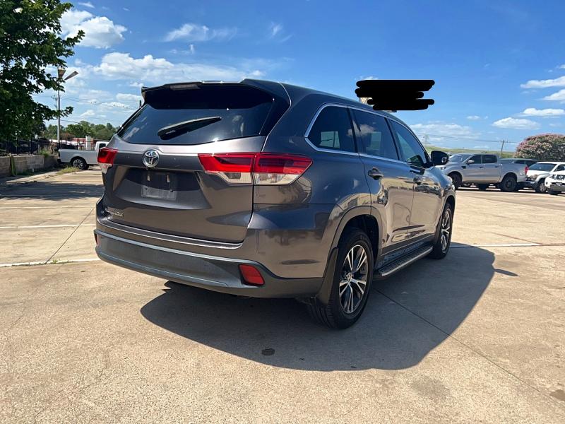 2017 Toyota VIN 5TDZARFH8HS026022 COPART salvage auction — MINOR DENT/SCRATCHES, Tx - Certificate Of Title (P), sold $10,900 on 2026-07-09 (photo 4)