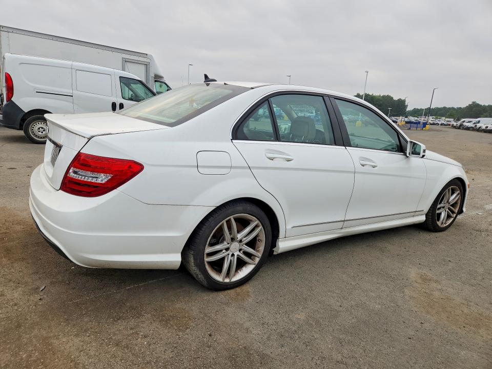 2013 Mercedes-benz C class VIN WDDGF4HB8DR271566 COPART salvage auction — MINOR DENT/SCRATCHES, MA - CERTIFICATE OF TITLE (P), sold $1,950 on 2026-07-27 (photo 3)