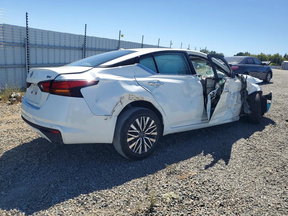 2024 Nissan Altima VIN 1N4BL4DV7RN399315 COPART salvage auction — ROLLOVER, Salvage Title, sold $625 on 2026-08-20 (photo 3)