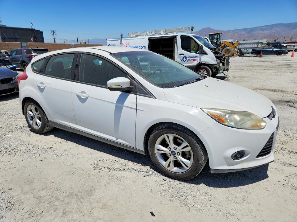 2014 Ford Focus VIN 1FADP3K21EL123685 COPART salvage auction — MINOR DENT/SCRATCHES, Ca - Dis/Dlr/Exp Only Clean Title, sold $300 on 2026-07-22 (photo 4)