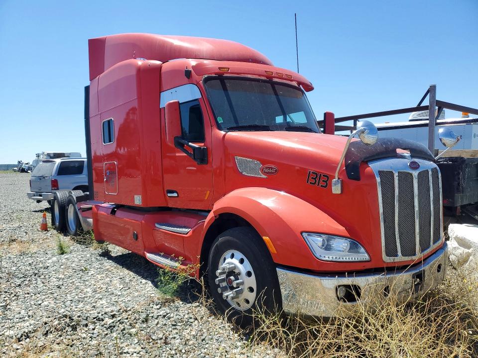 2017 Peterbilt 579 VIN 1XPBD49X9HD416071 COPART salvage auction — SIDE, CA - SALVAGE CERTIFICATE, sold $15,800 on 2026-09-10 (photo 4)
