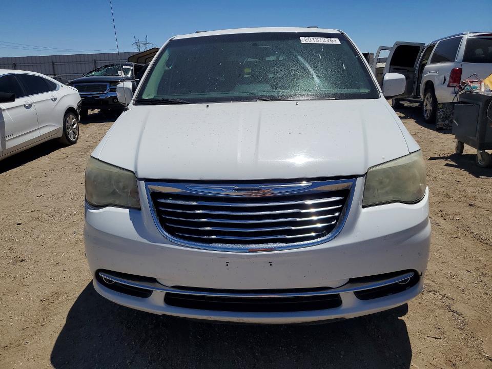 2014 Chrysler Voyager VIN 2C4RC1BG4ER446177 COPART salvage auction — MINOR DENT/SCRATCHES, Ca - Dis/Dlr/Exp Only Clean Title, sold $325 on 2026-07-28 (photo 5)