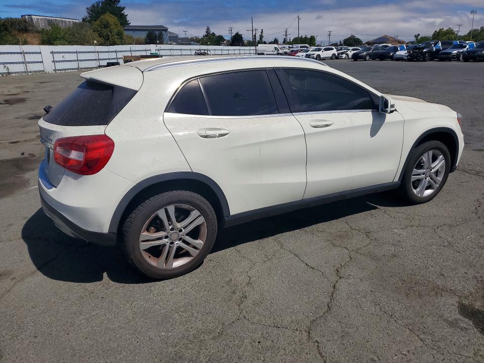 2015 Mercedes-benz VIN WDCTG4GB1FJ163602 COPART salvage auction — MINOR DENT/SCRATCHES, Wv - Dis/Dlr/Exp Only Clean Title (P), sold $1,850 on 2026-08-07 (photo 3)
