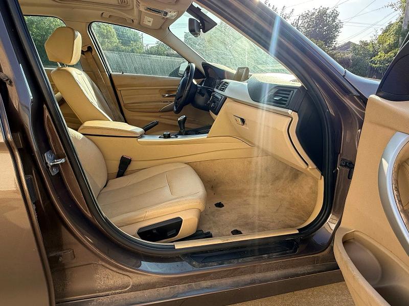 2013 BMW 3er VIN WBA3A5C53DF453494 COPART salvage auction — MINOR DENT/SCRATCHES, Ok - Certificate Of Title (P), sold $1,750 on 2026-08-18 (photo 5)