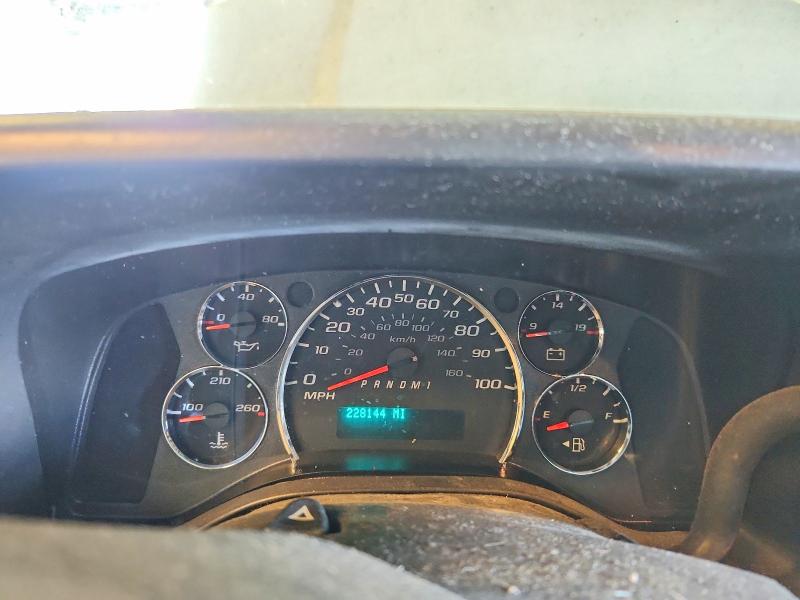 2013 Gmc Savana VIN 1GTW7FCA6D1101525 COPART salvage auction — MINOR DENT/SCRATCHES, CA - DIS/DLR/EXP ONLY CLEAN TITLE, sold $175 on 2026-07-30 (photo 9)